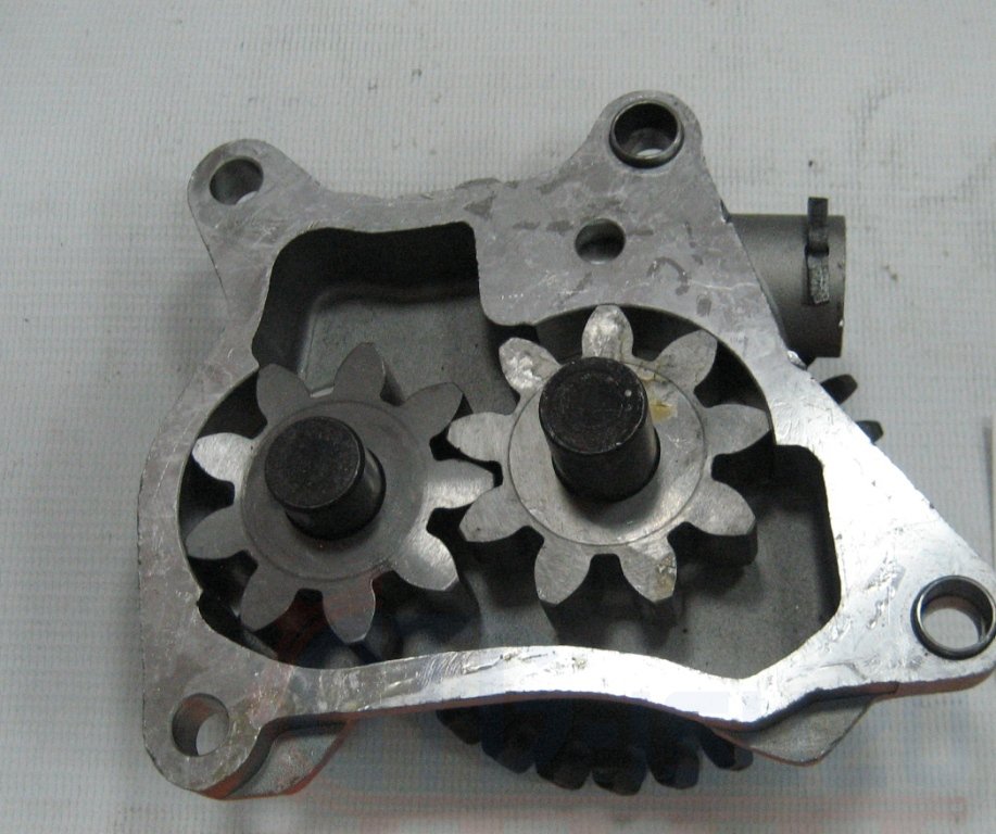 Насос масляный ISUZU 4HF1/4HE1/4HK1 8971473384 8971473382 (BESUTO)